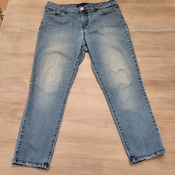Bandolino Mandie Straight Leg Women's size 12P Dark Wash Blue Denim Jeans - Picture 1 of 11